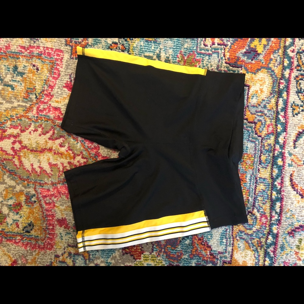 Xersion xl biker shorts black with yellow stripes